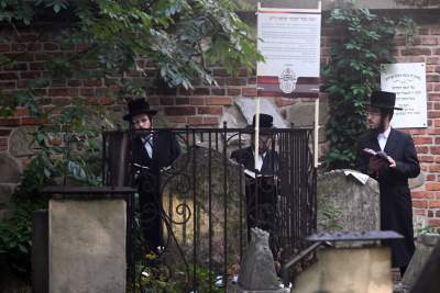 Tłum rozmodlonych Żydów znów wypełnił krakowski Kazimierz, ważna dla nich rocznica - zdjęcie 42