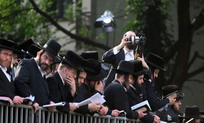 Tłum rozmodlonych Żydów znów wypełnił krakowski Kazimierz, ważna dla nich rocznica - zdjęcie 18