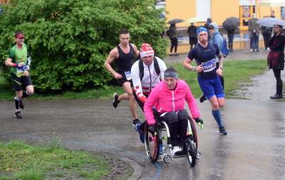 Deszcz i chłód? On poradził sobie z tym najlepiej - zdjęcie 24