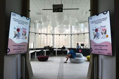 Ogród książki już otwarty, piękne miejsce spotkań i kontaktu z literaturą - zdjęcie 14