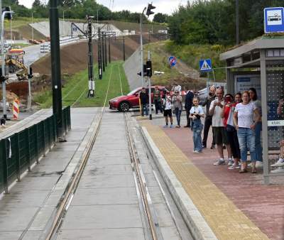 Tramwajem do Górki Narodowej, tłumy w inauguracyjnym przejeździe - zdjęcie 17