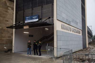 Przystanek kolejowy Kraków - Grzegórzki otwarty, "najwyższe perony w Krakowie" - zdjęcie 10