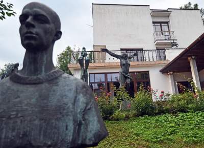 Idealne połączenie natury i sztuki, galeria rzeźb Mariana Koniecznego otwarta - zdjęcie 30