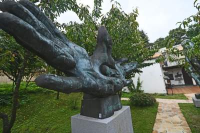 Idealne połączenie natury i sztuki, galeria rzeźb Mariana Koniecznego otwarta - zdjęcie 5