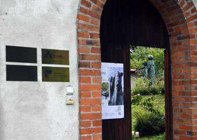 Idealne połączenie natury i sztuki, galeria rzeźb Mariana Koniecznego otwarta - zdjęcie 1