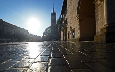 Rynek Główny o poranku, godzina szósta minut trzydzieści... - zdjęcie 19