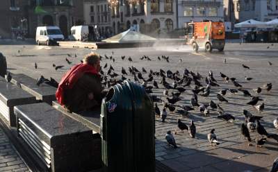 Rynek Główny o poranku, godzina szósta minut trzydzieści... - zdjęcie 13