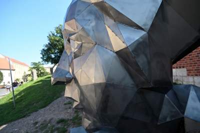 „Kobieta w czepcu – głowa wawelska”, ta rzeźba ma intrygować... - zdjęcie 5