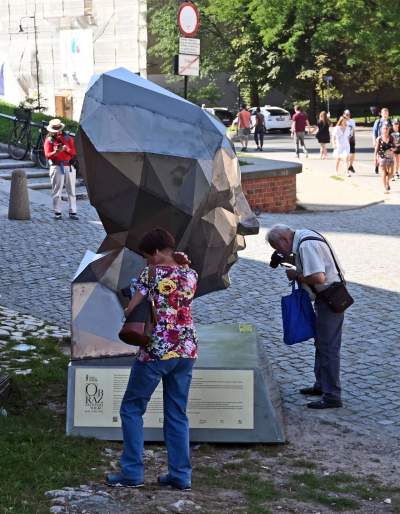 „Kobieta w czepcu – głowa wawelska”, ta rzeźba ma intrygować... - zdjęcie 12