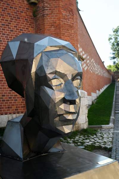 „Kobieta w czepcu – głowa wawelska”, ta rzeźba ma intrygować... - zdjęcie 16