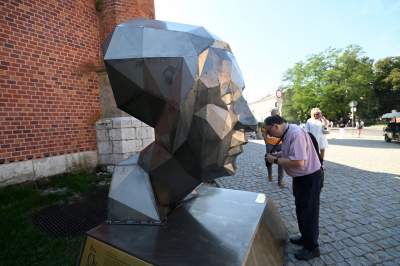 „Kobieta w czepcu – głowa wawelska”, ta rzeźba ma intrygować... - zdjęcie 6