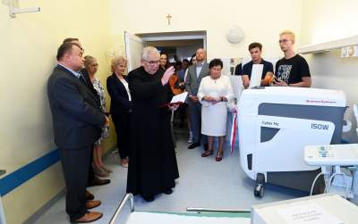 Nowy sprzęt w szpitalu im. Narutowicza,  odebrany i poświęcony - zdjęcie 1