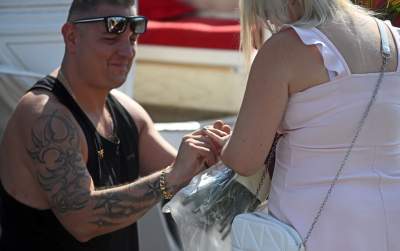 Oświadczyny na Rynku Głównym, w samo południe na oczach tłumu - zdjęcie 8