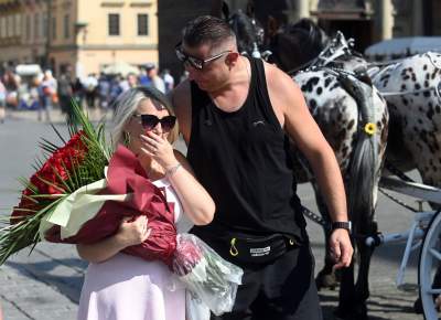 Oświadczyny na Rynku Głównym, w samo południe na oczach tłumu - zdjęcie 13