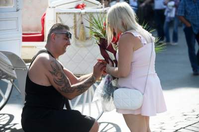 Oświadczyny na Rynku Głównym, w samo południe na oczach tłumu - zdjęcie 5