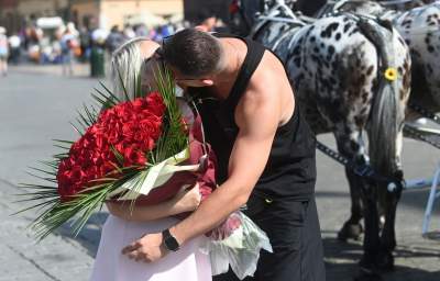 Oświadczyny na Rynku Głównym, w samo południe na oczach tłumu - zdjęcie 16