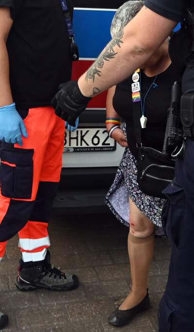 Starcie policji z babcią Kasią, czyli miesięcznica Kaczyńskiego na Wawelu - zdjęcie 48