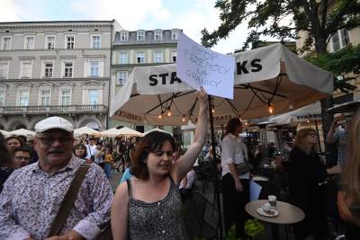 Specjalny pokaz filmu "Zielona granica", protesty zwolenników i przeciwników - zdjęcie 5