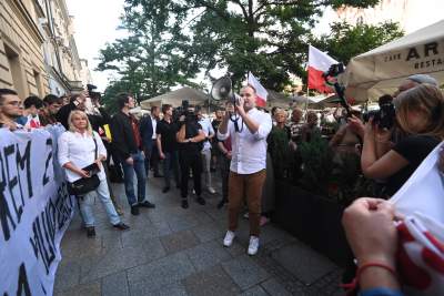 Specjalny pokaz filmu "Zielona granica", protesty zwolenników i przeciwników - zdjęcie 2