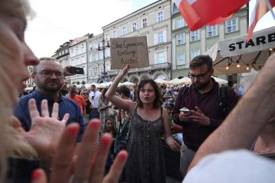 Specjalny pokaz filmu "Zielona granica", protesty zwolenników i przeciwników - zdjęcie 13