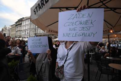 Specjalny pokaz filmu "Zielona granica", protesty zwolenników i przeciwników - zdjęcie 7