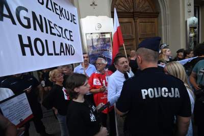 Specjalny pokaz filmu "Zielona granica", protesty zwolenników i przeciwników - zdjęcie 21