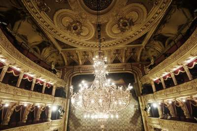 To nie  jest zwykły żyrandol, zużyte żarówki sprzedają się jak świeże bułeczki - zdjęcie 5