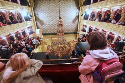 To nie  jest zwykły żyrandol, zużyte żarówki sprzedają się jak świeże bułeczki - zdjęcie 26