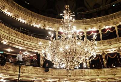 To nie  jest zwykły żyrandol, zużyte żarówki sprzedają się jak świeże bułeczki - zdjęcie 9