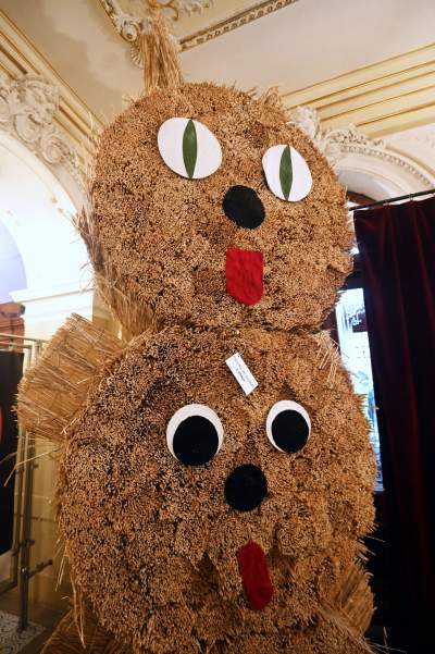 To nie  jest zwykły żyrandol, zużyte żarówki sprzedają się jak świeże bułeczki - zdjęcie 40