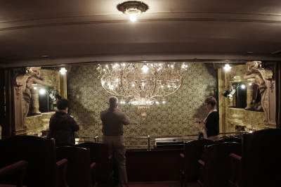 To nie  jest zwykły żyrandol, zużyte żarówki sprzedają się jak świeże bułeczki - zdjęcie 4