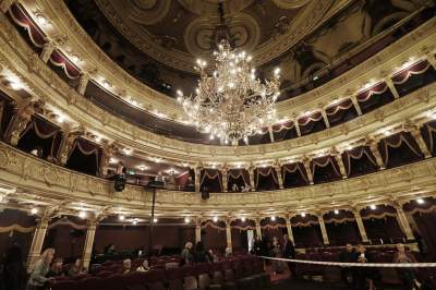 To nie  jest zwykły żyrandol, zużyte żarówki sprzedają się jak świeże bułeczki - zdjęcie 3