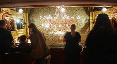 To nie  jest zwykły żyrandol, zużyte żarówki sprzedają się jak świeże bułeczki - zdjęcie 6