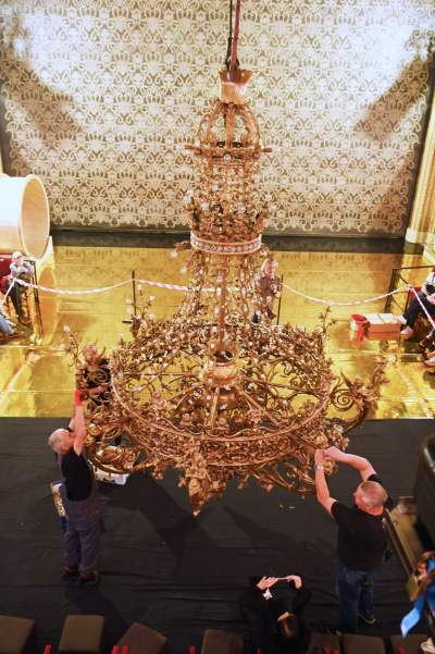 To nie  jest zwykły żyrandol, zużyte żarówki sprzedają się jak świeże bułeczki - zdjęcie 27