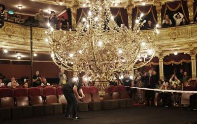 To nie  jest zwykły żyrandol, zużyte żarówki sprzedają się jak świeże bułeczki - zdjęcie 14