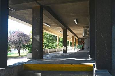 Apteka Designu: w ponurym budynku urządzono piękną przestrzeń - zdjęcie 1