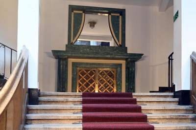 To była siedziba medialnego imperium, przypomniano o jego twórcy - zdjęcie 11