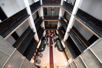 To była siedziba medialnego imperium, przypomniano o jego twórcy - zdjęcie 5