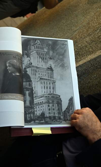 To była siedziba medialnego imperium, przypomniano o jego twórcy - zdjęcie 36