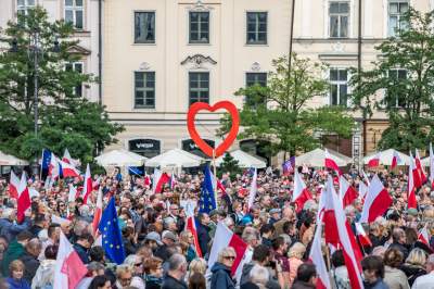 Nie mogli pojechać na marsz do Warszawy, wysłali wsparcie z Krakowa - zdjęcie 25