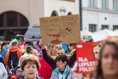 Nie mogli pojechać na marsz do Warszawy, wysłali wsparcie z Krakowa - zdjęcie 17