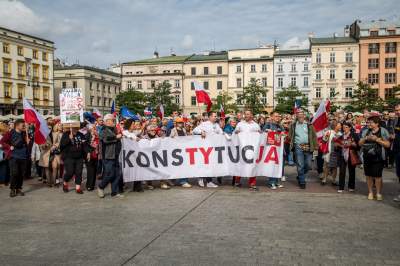 Nie mogli pojechać na marsz do Warszawy, wysłali wsparcie z Krakowa - zdjęcie 21