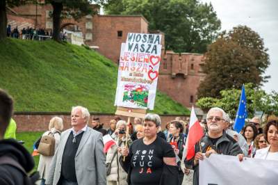 Nie mogli pojechać na marsz do Warszawy, wysłali wsparcie z Krakowa - zdjęcie 1