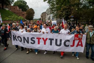 Nie mogli pojechać na marsz do Warszawy, wysłali wsparcie z Krakowa - zdjęcie 2