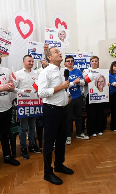 Donald Tusk w Chrzanowie: spotkanie z wolontariuszami OKW - zdjęcie 9