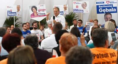 Donald Tusk w Chrzanowie: spotkanie z wolontariuszami OKW - zdjęcie 21