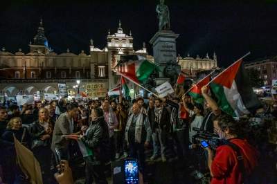 Palestyńczycy przeszli ulicami Krakowa, antyizraelski protest - zdjęcie 25