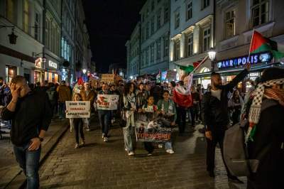 Palestyńczycy przeszli ulicami Krakowa, antyizraelski protest - zdjęcie 8