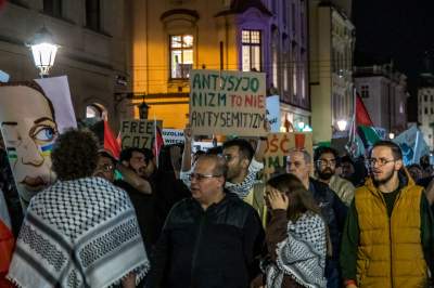 Palestyńczycy przeszli ulicami Krakowa, antyizraelski protest - zdjęcie 4
