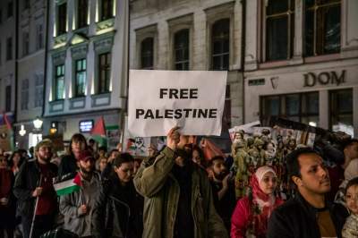 Palestyńczycy przeszli ulicami Krakowa, antyizraelski protest - zdjęcie 17